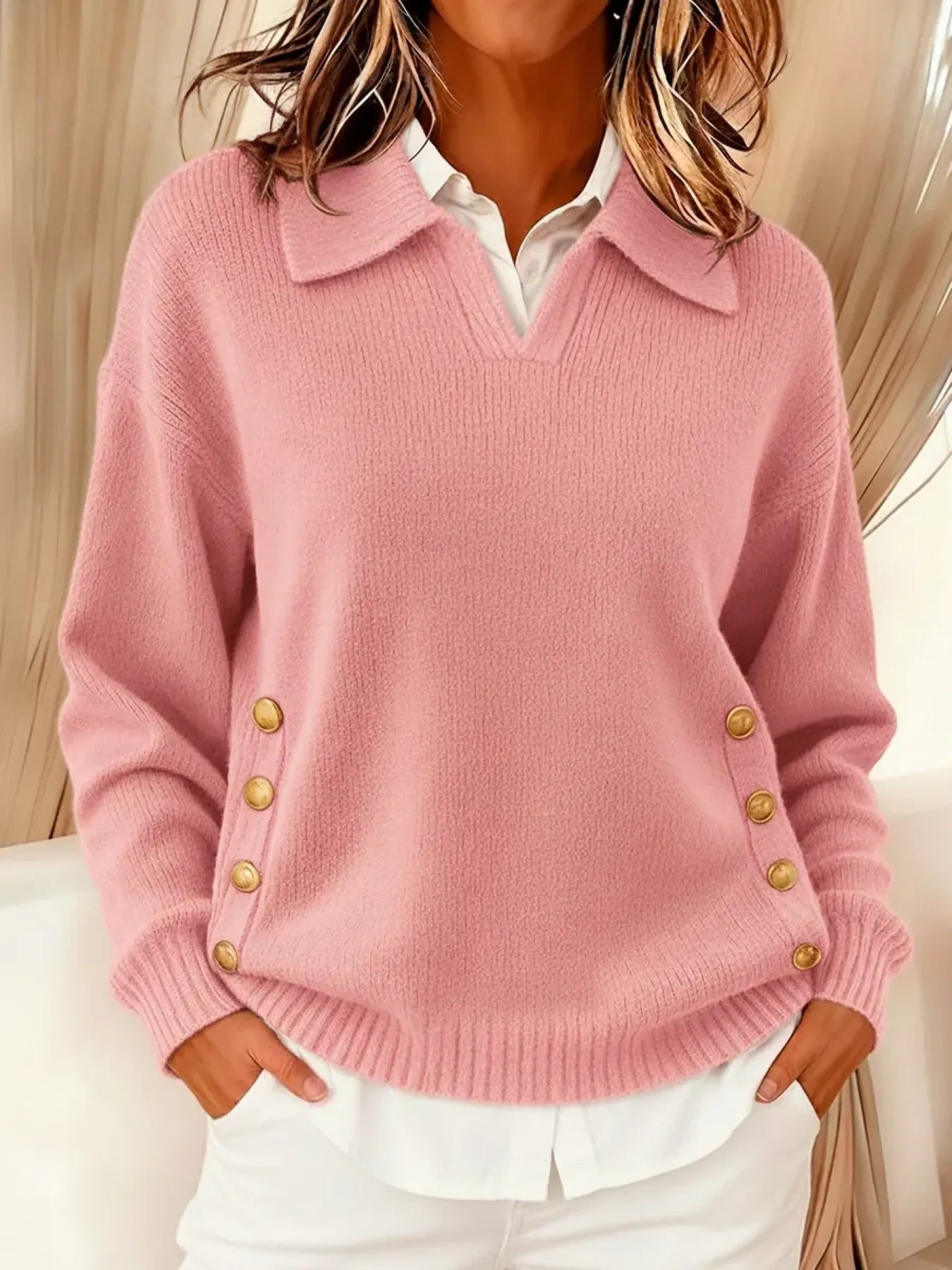 Roze trui met knoopdetail